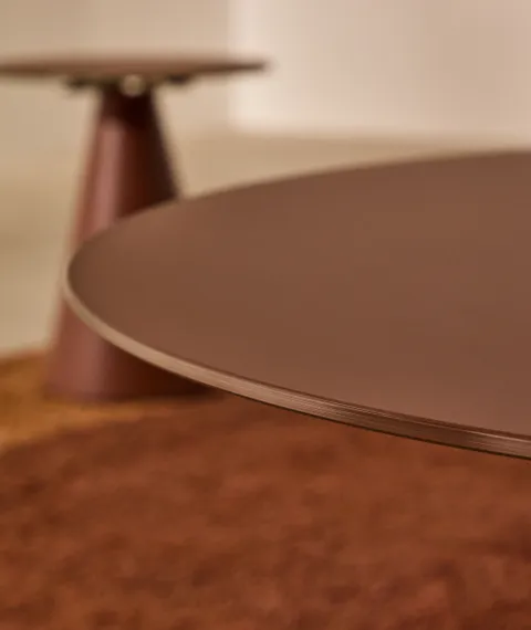 Журнальный столик Wilshire из стекла и стали терракотовый Ø80cm