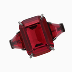 Серебряное кольцо с красным цирконом