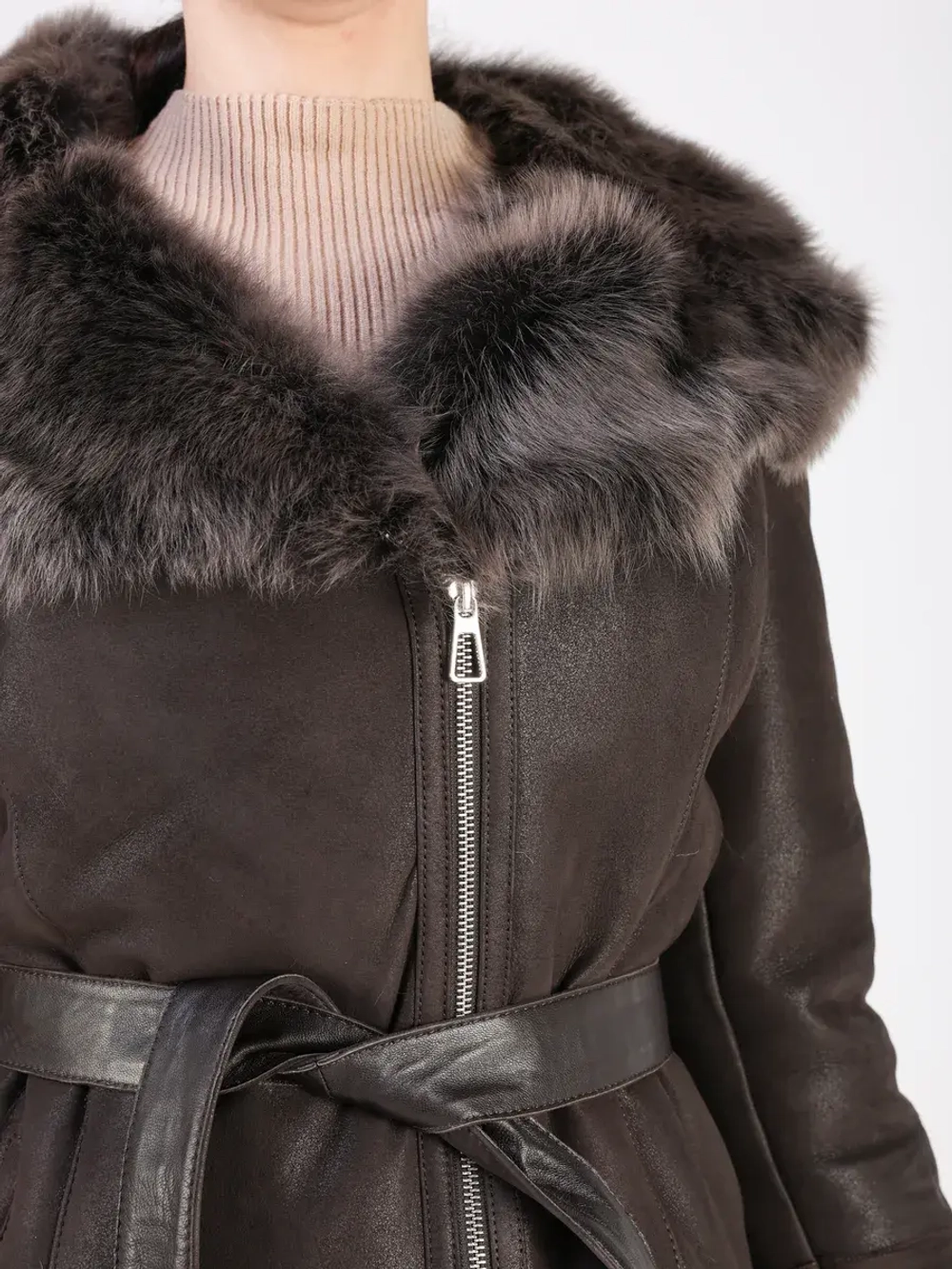 Дубленка зимняя натуральная с капюшоном