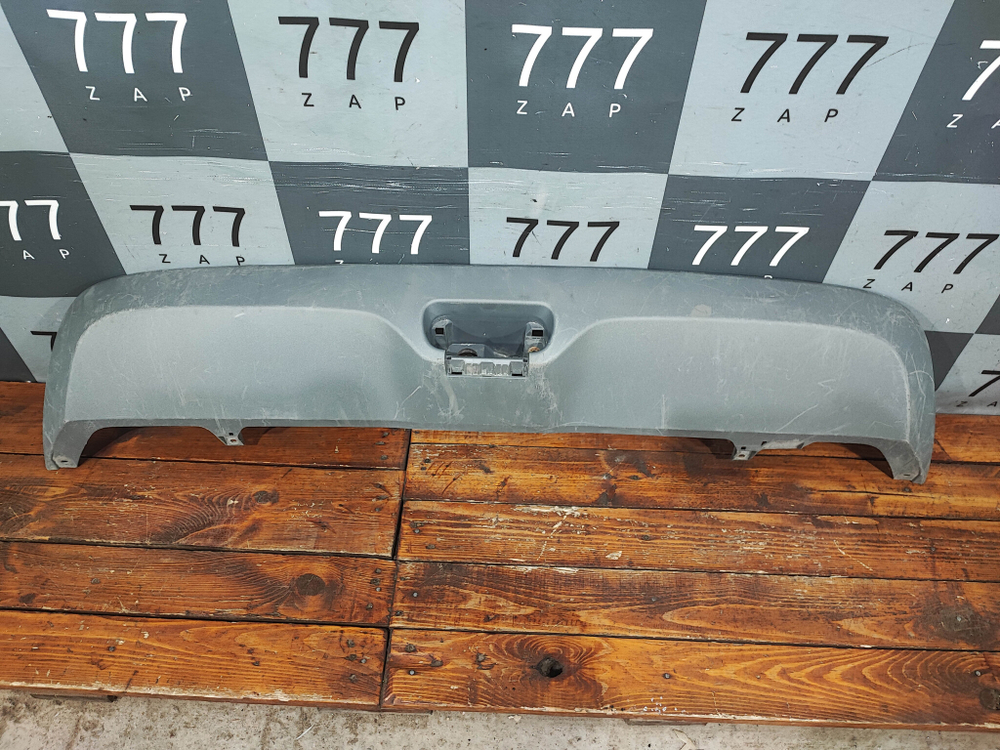 Накладка заднего бампера Suzuki Vitara 2 14-нв Б/У Оригинал  7187154P00