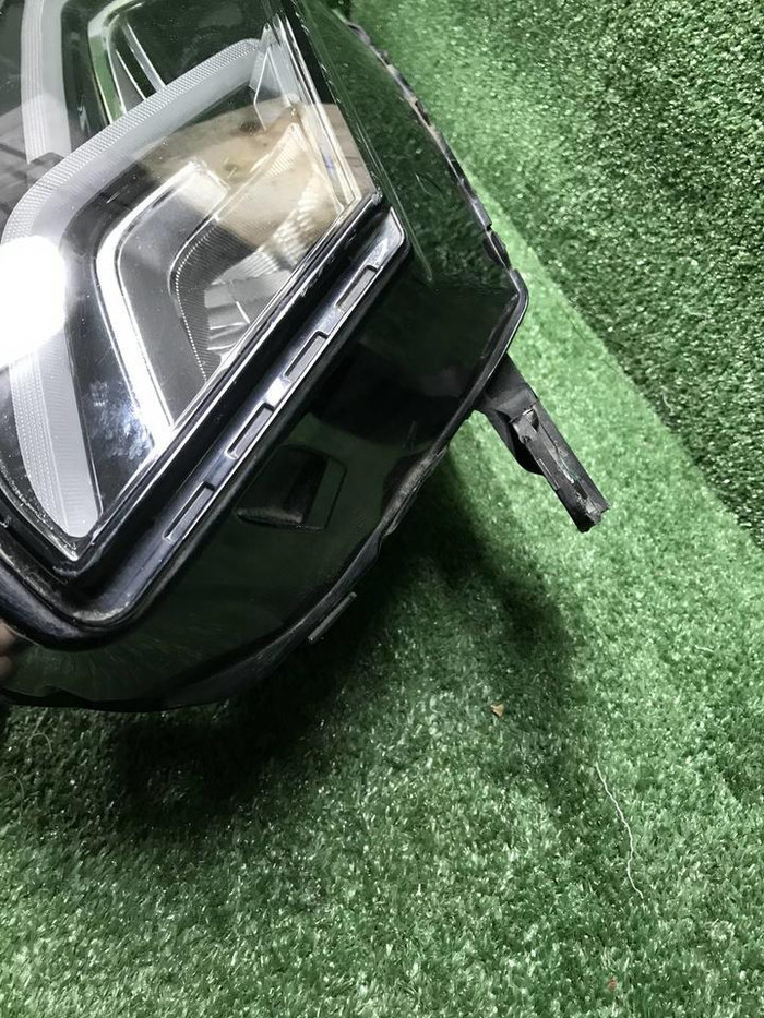 Фара правая Geely Coolray (2019-2023) LED