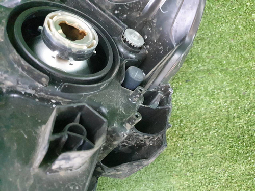 Битая Фара правая Suzuki Vitara 2 (2014-2019) галоген