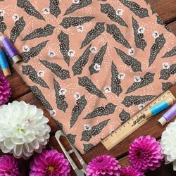 Ткань саржа серый лотос и орхидеи на коралловом фоне