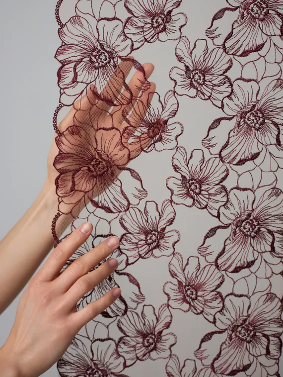 05-172 Вышивка на неэл. сетке 25 см, бежевый/бордовый