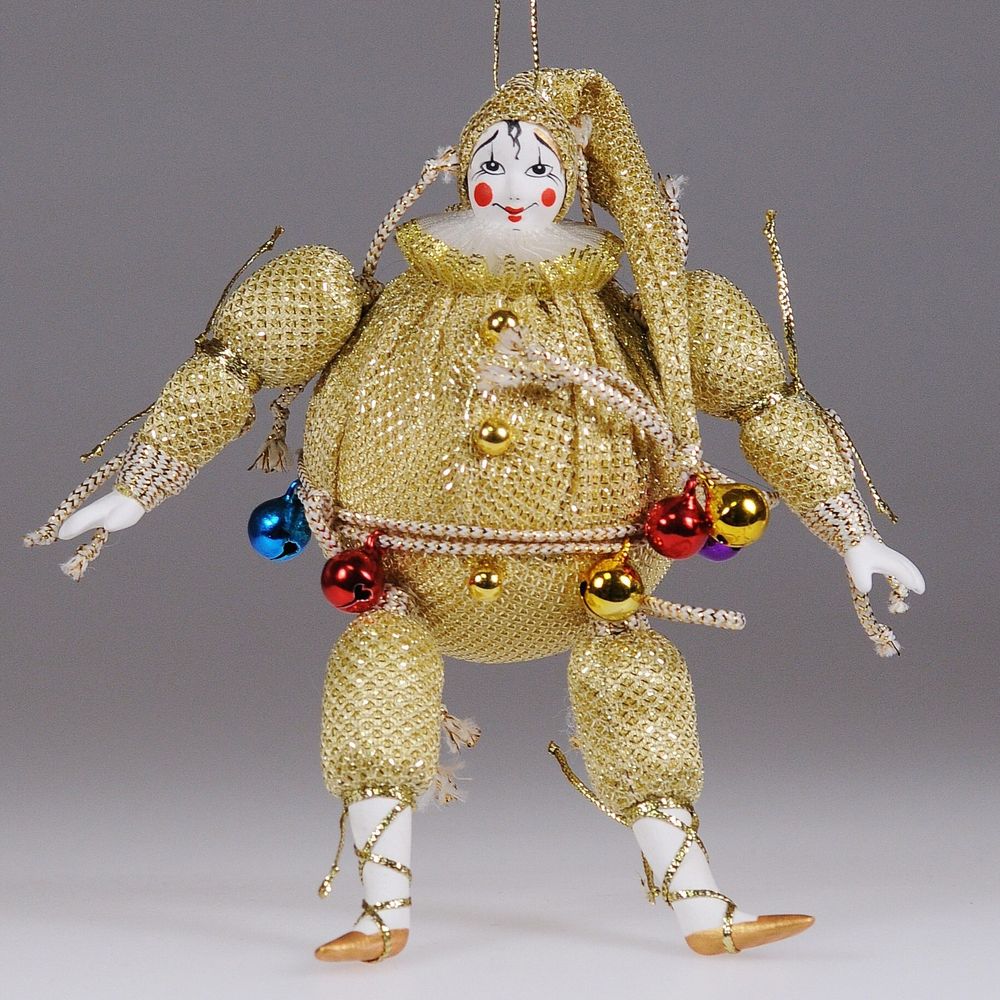 золотистый