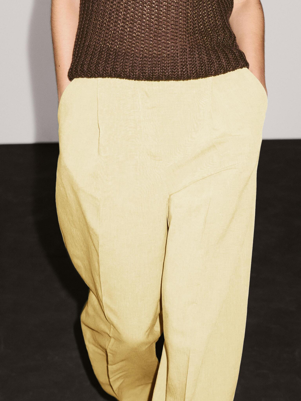Massimo Dutti Костюмные брюки с защипами, лимонно-желтый