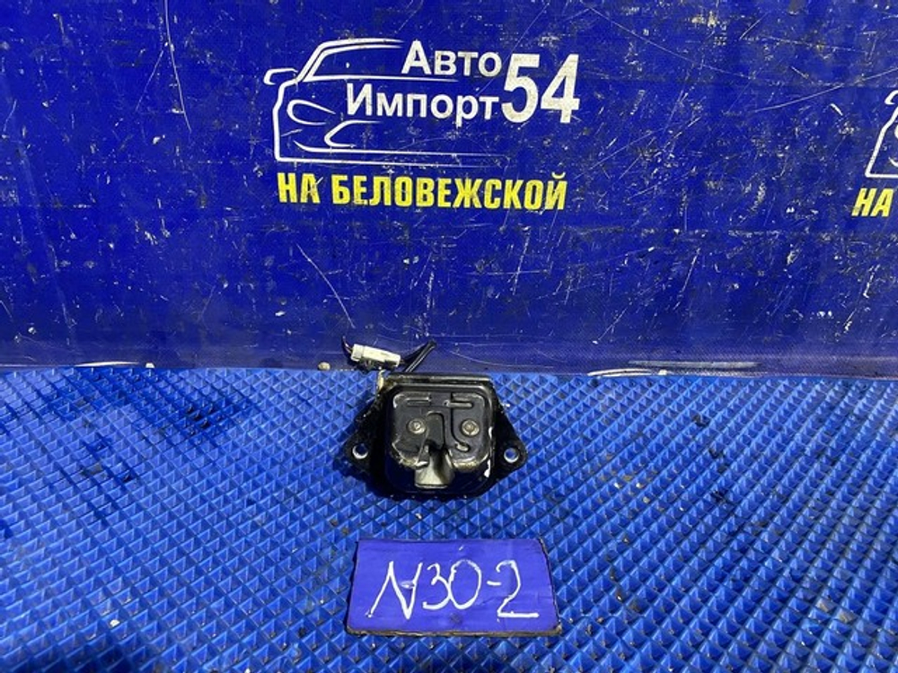 Замок багажника NISSAN R'NESSA 1997
