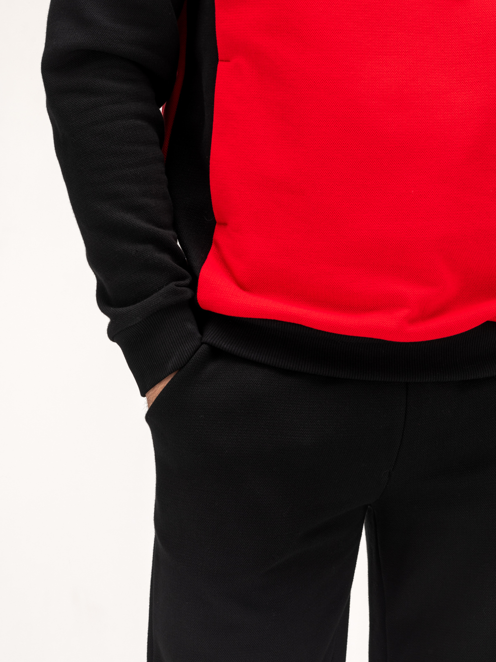 Костюм мужской спортивный теплый. Черный/красный