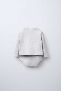 ZARA КОМПЛЕКТ ИЗ БОДИ И КАРДИГАНА С АЖУРНЫМ УЗОРОМ И ПРИНТОМ, СВЕТЛО-СЕРЫЙ