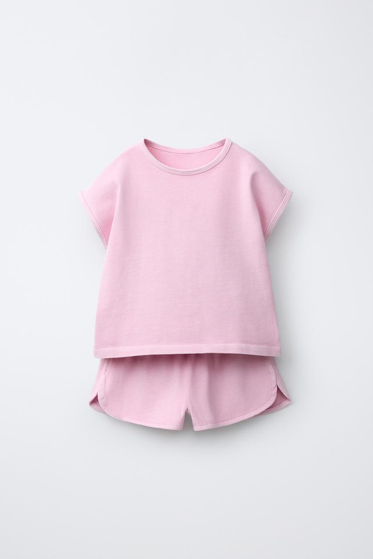 ZARA КОМПЛЕКТ ИЗ ФУТБОЛКИ И ШОРТОВ-БЕРМУДОВ, ЦВЕТ РОЗОВОГО ДЕРЕВА