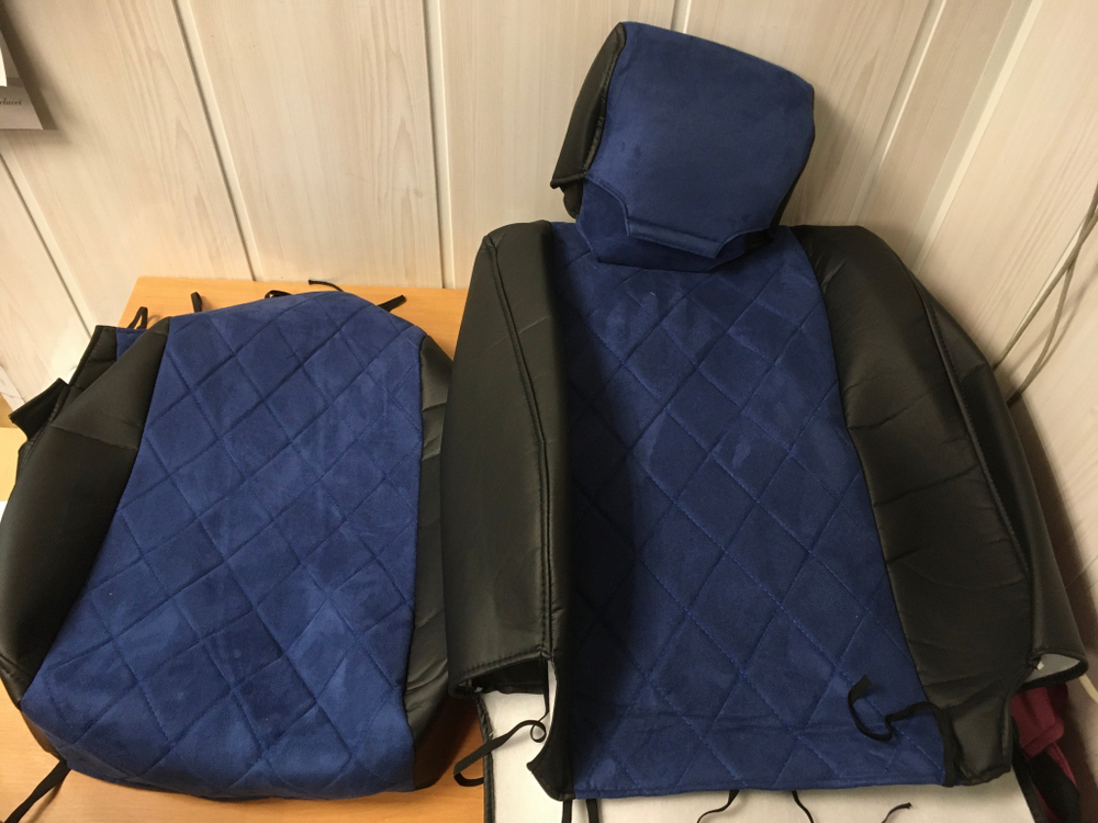 Чехлы на сиденья Середина: синяя алькантара Боковины и спинка: черная экокожа