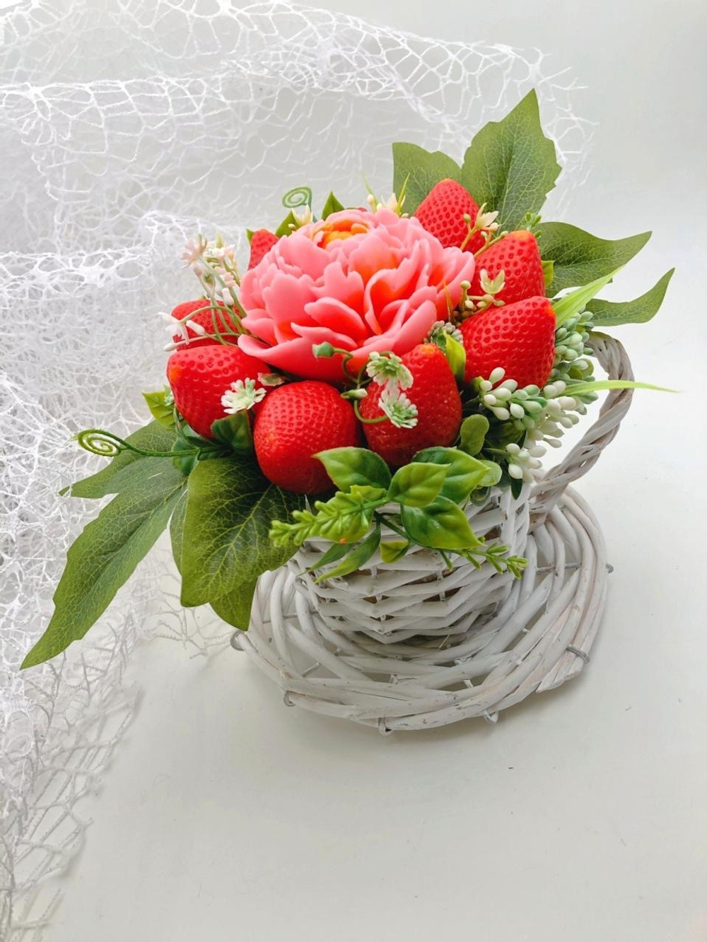 «Клубничная чашка» букет
