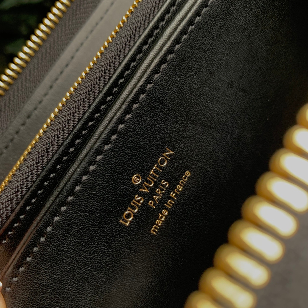 Louis Vuitton Zippy Wallet