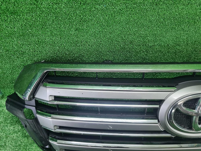 Решетка радиатора Toyota Land Cruiser 200 (2015-2021)