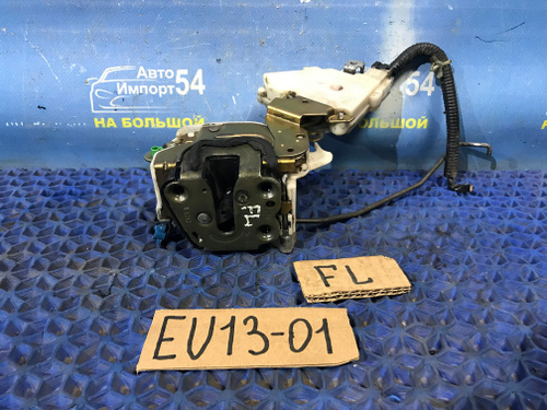 Замок двери передней левой NISSAN BLUEBIRD 1993