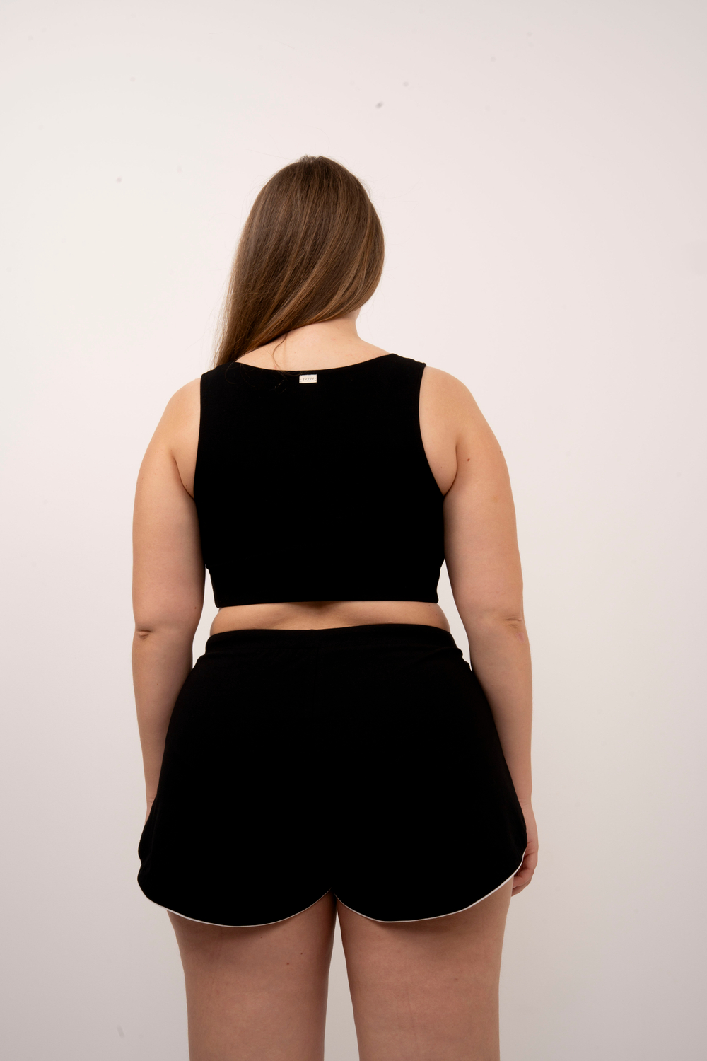 Мини-шорты с контрастным кантом