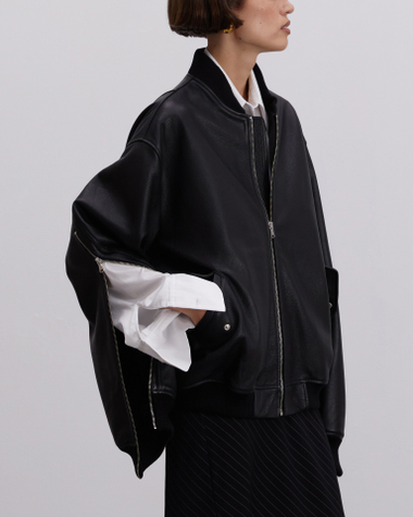 Черный кожаный бомбер oversize