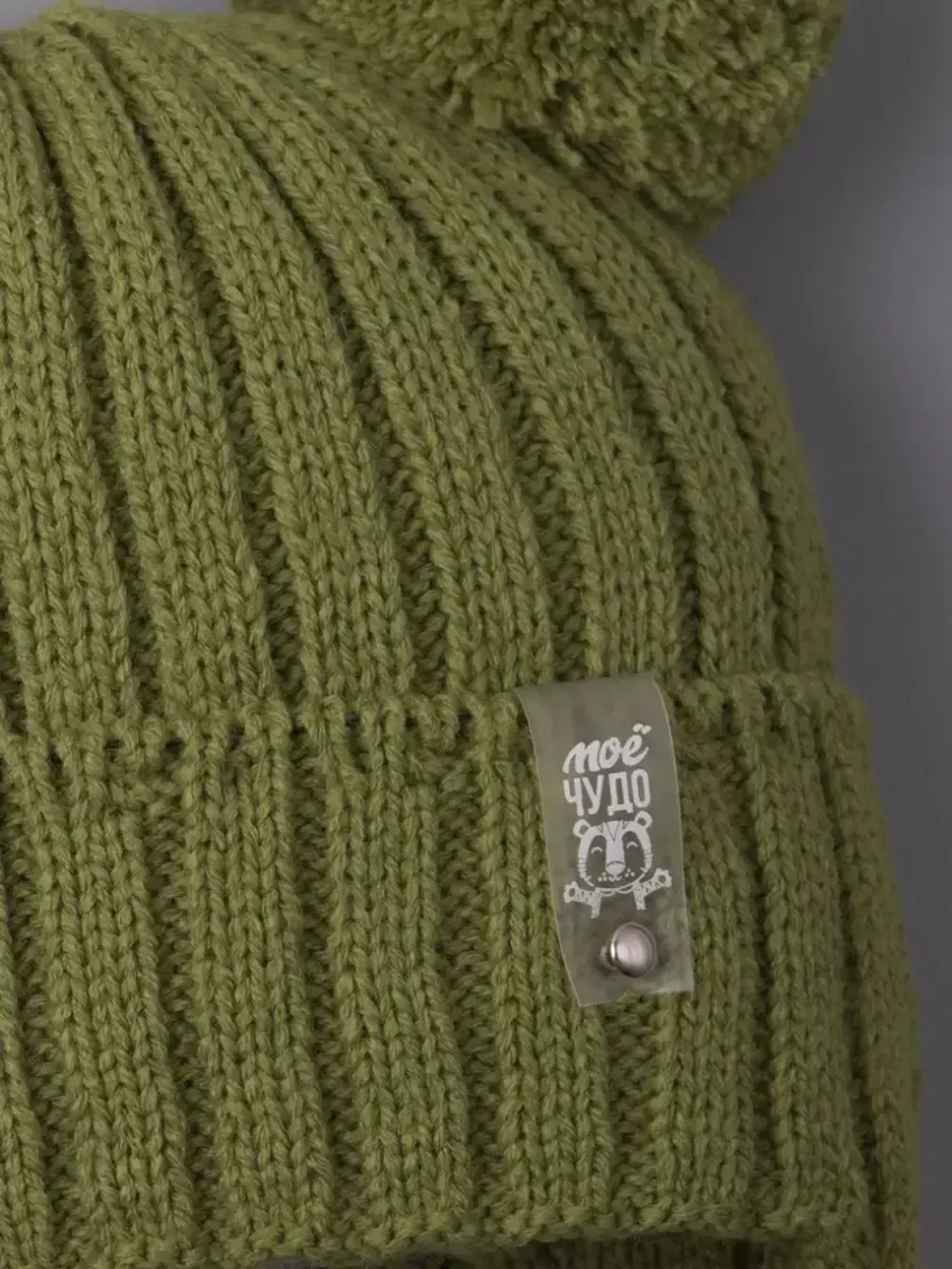 Шапка детская осенняя с завязками и помпонами