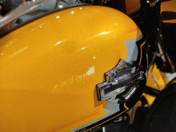 Harley-Davidson CVO Road Glide Limited (Hightail Yellow Pearl)