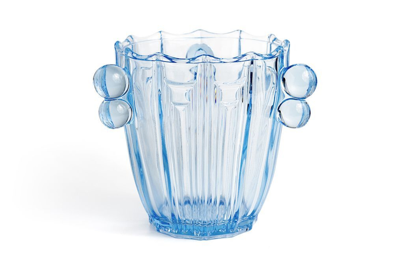 Ваза из небесно-голубого стекла