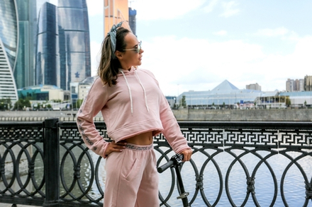 Толстовка женская укороченная бархатная с резинками