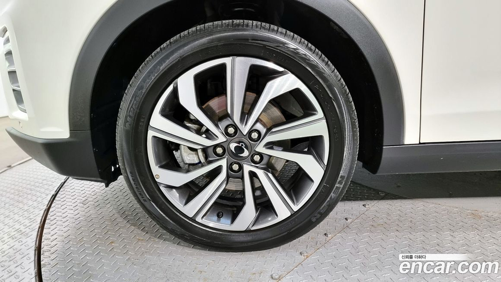 KG Mobility (Ssangyong) Very New Tivoli Бензин 1.5 2WD (08.2019)