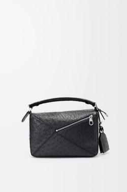 Loewe Маленькая сумка Puzzle Featherlight из страусиной кожи, черный