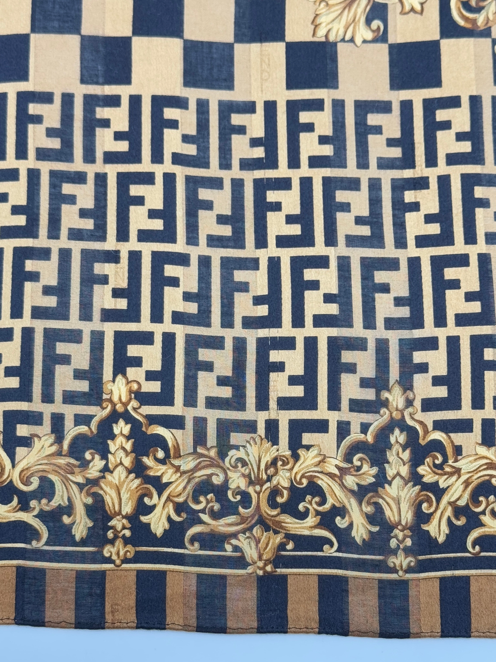 Платок коричневый с чёрным Fendi