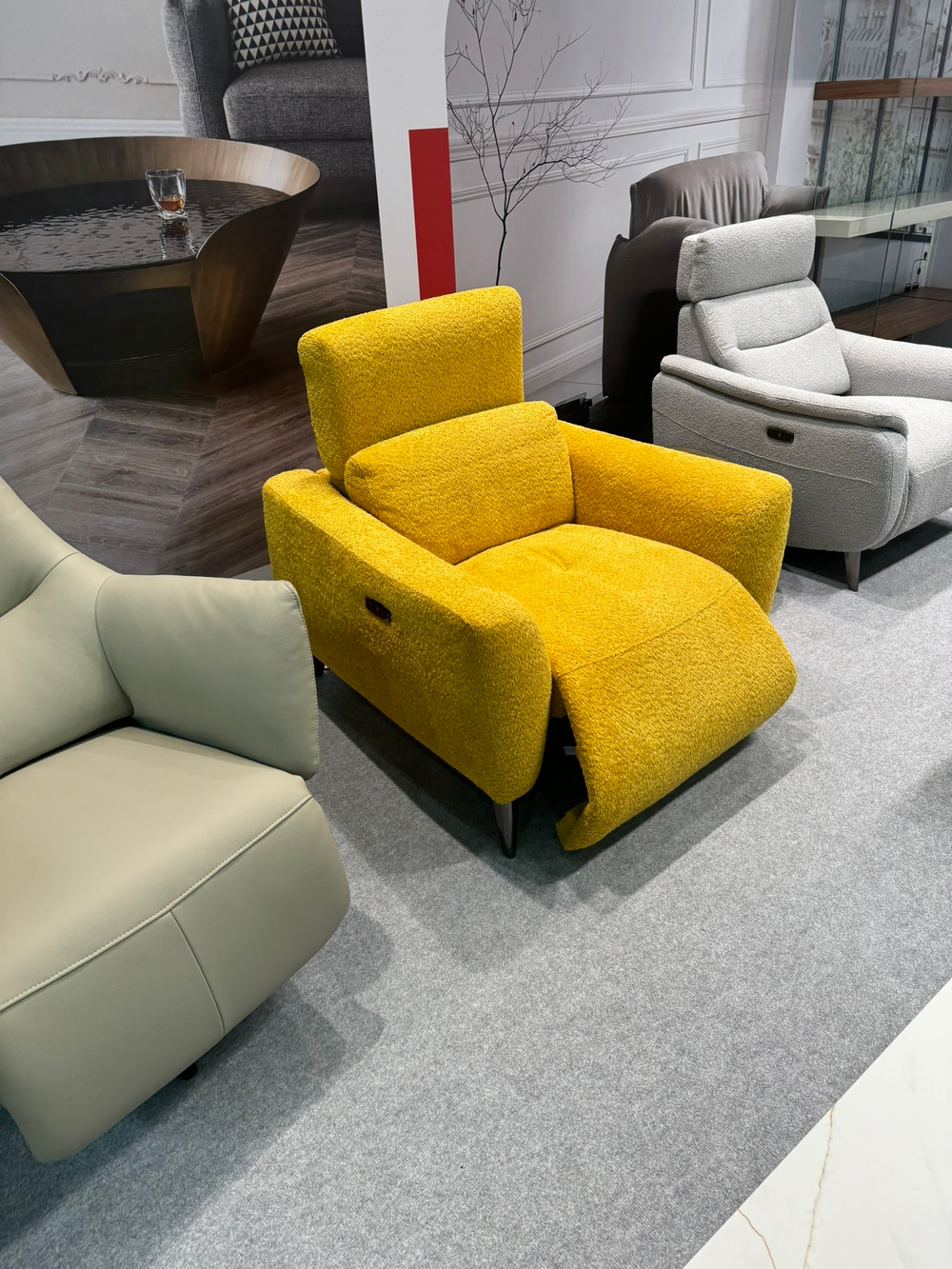 Кресло-реклайнер Lafayette желтое