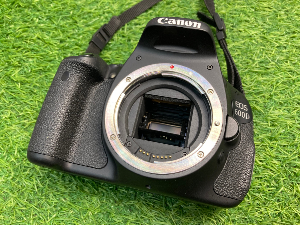 Canon EOS 600D Kit 18-55mm  IS II 3.800 кадров