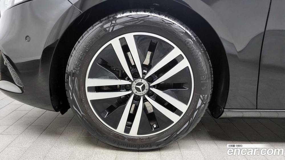 Mercedes-Benz A-Class W177 A220 Hatchback (05.2021)