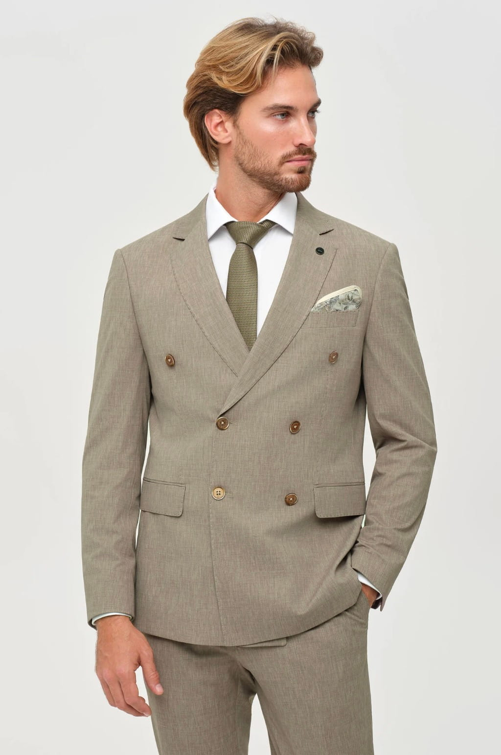 Мужской двубортный костюм (бежевый) Б69