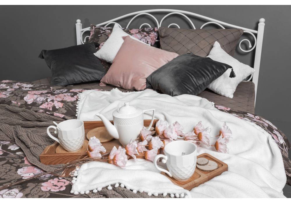 Полутораспальная кровать Викси 140х200 белая