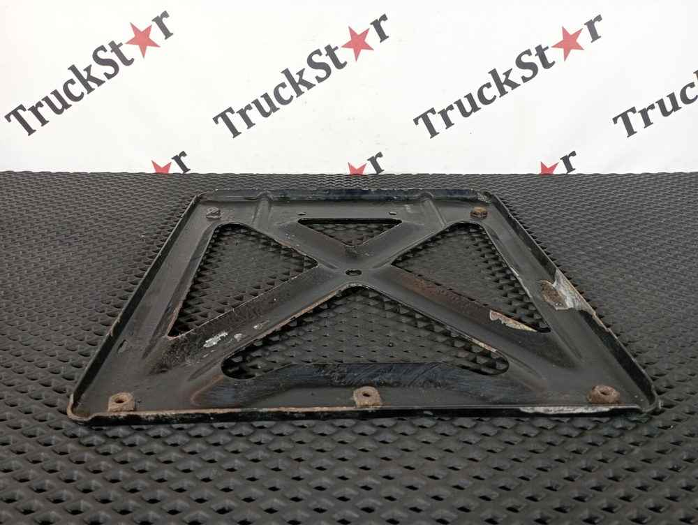 Кронштейн крыла переднего