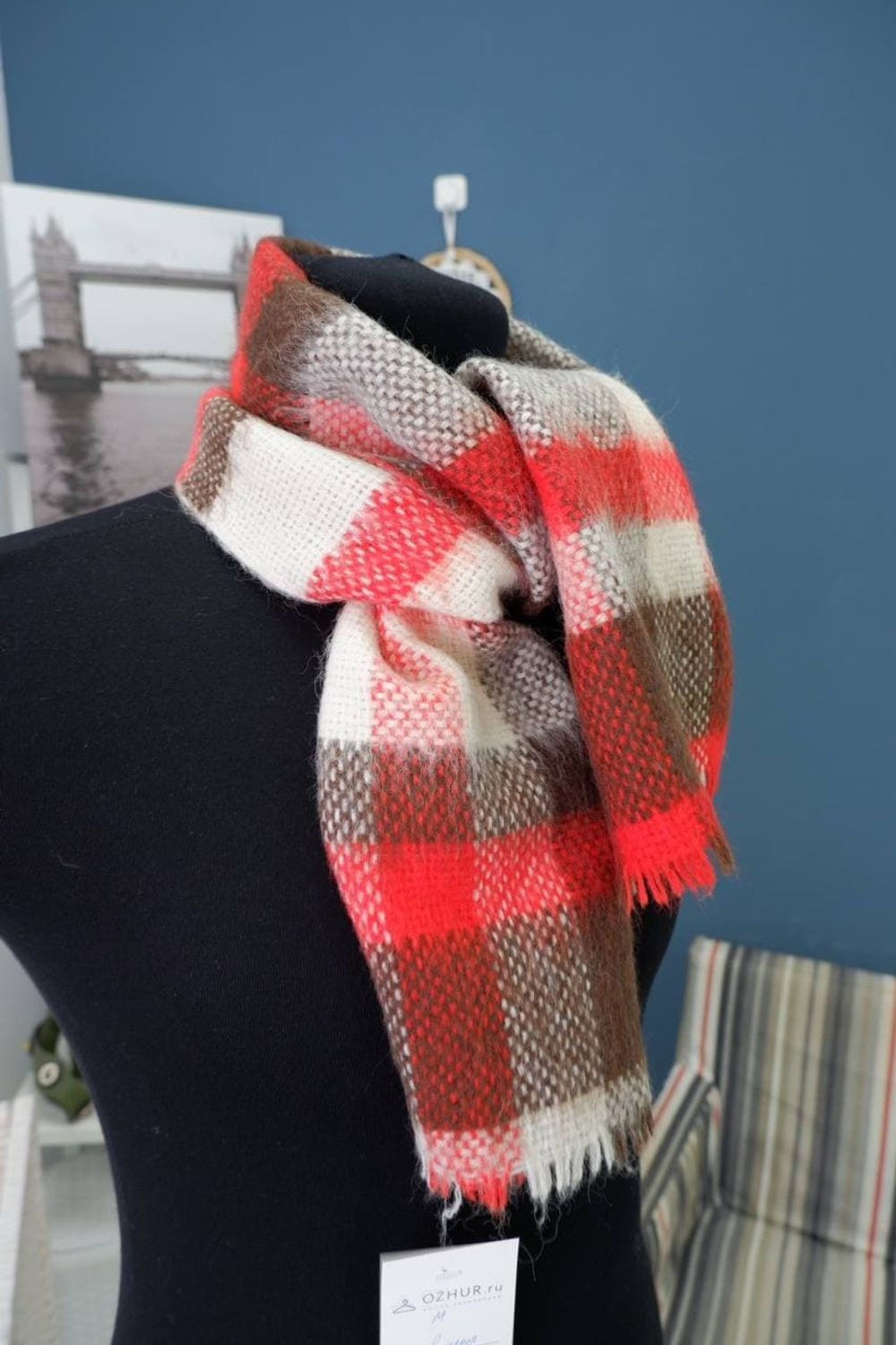 Шарф в яркую клетку