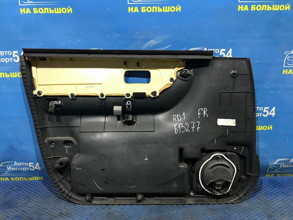 Обшивка двери Honda CR-V 1995-2001