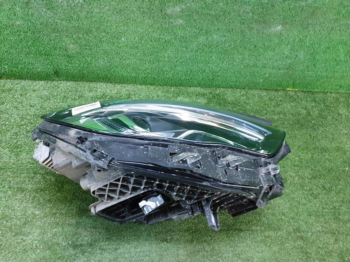 Фара правая Mercedes GLA H247 (2020-2023) LED