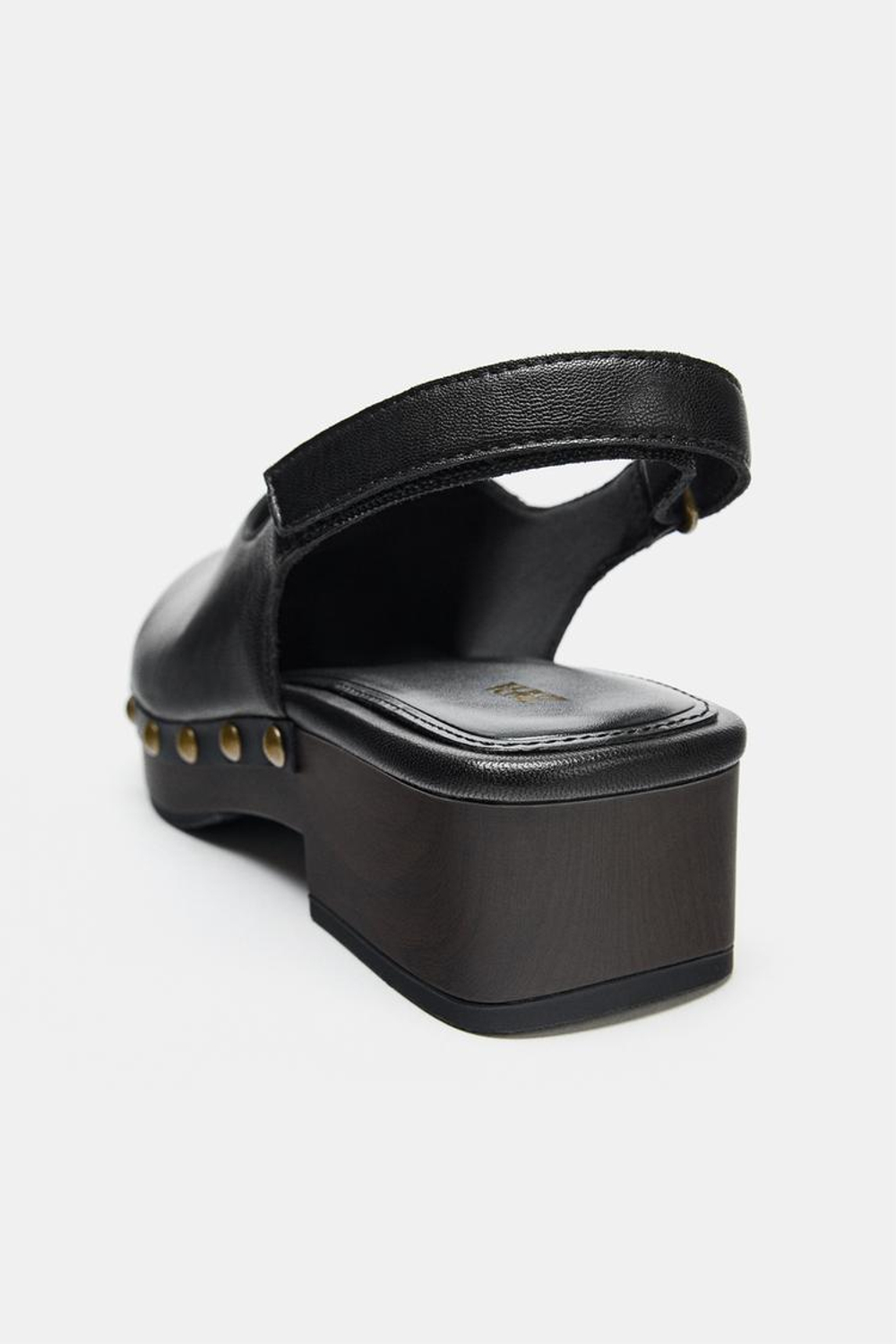 ZARA САБО ИЗ КОЖИ С ЗАКЛЕПКАМИ, ЧЕРНЫЙ