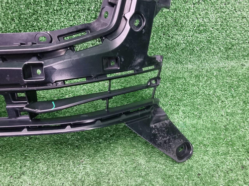 Решетка переднего бампера Land Cruiser 300 (21-нв)