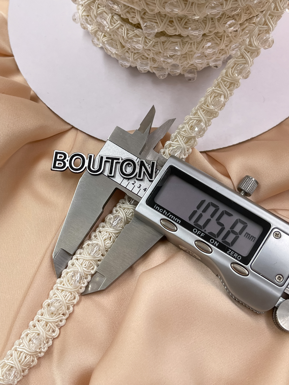 Тесьма белая (молочная) плетеная с биконусами