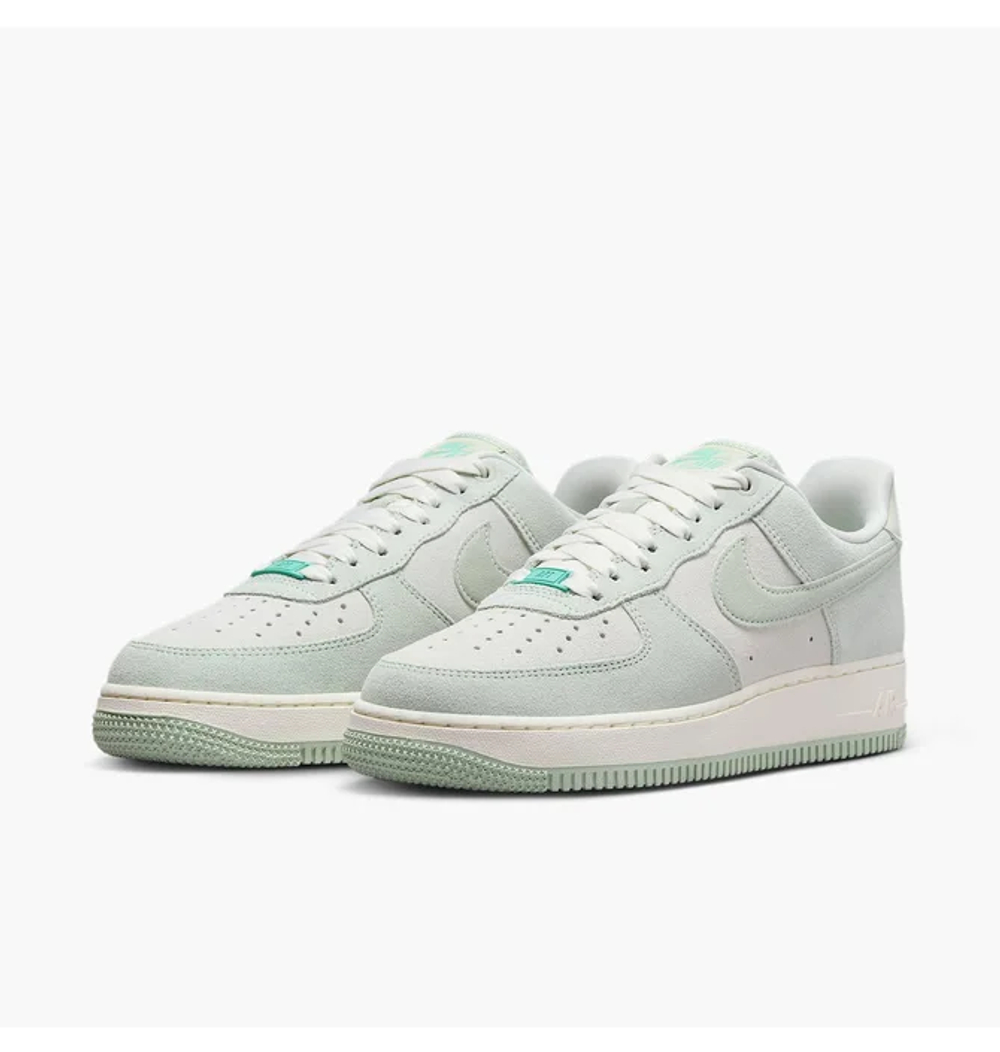 Кроссовки женские NIKE WMNS AIR FORCE 1 '07 SE TRK3