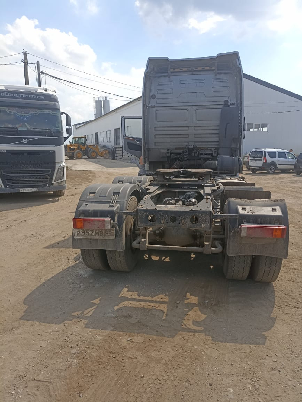 Shacman (Shaanxi) SX* 6x4 Седельный тягач SX42584V324 (Дизельный, 11,6 л, 423 л.с., МТ)