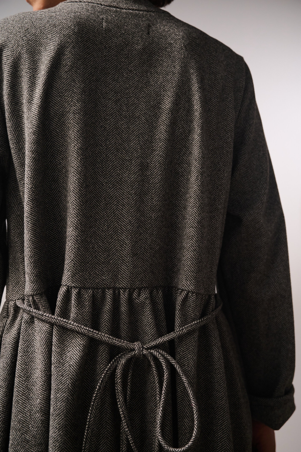 Платье оверсайз из смесовой ткани в елочку