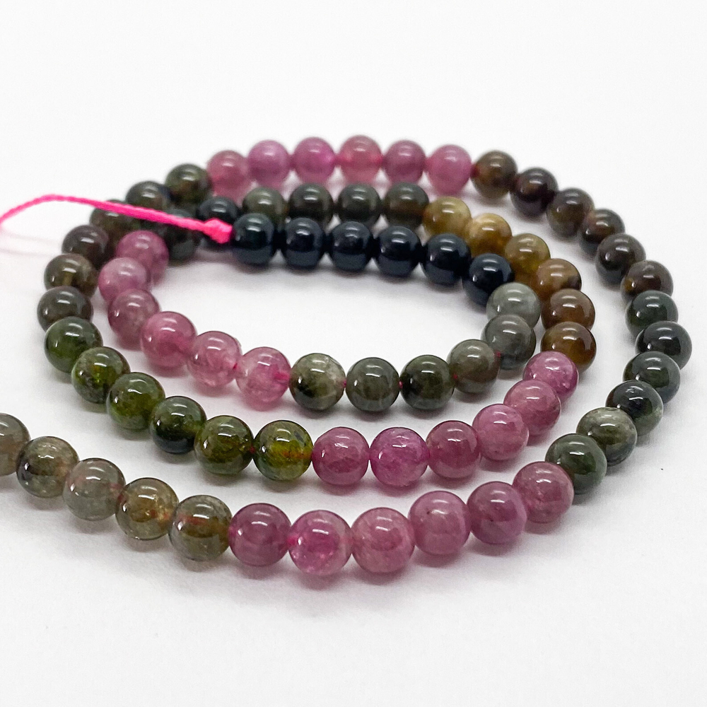 Бусины Турмалин, диаметр 4-4,3 мм, цена за 40-41 шт (1/2 нити)