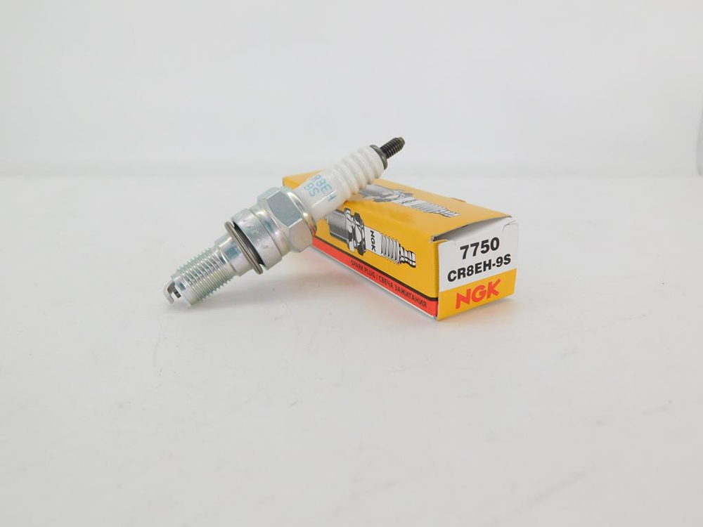 Свеча зажигания CR8EH-9S, NGK