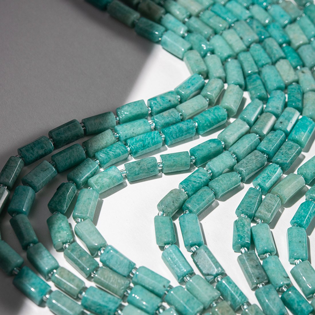 Амазонит натуральный, бочонки с гранями, 11-13*6-8мм