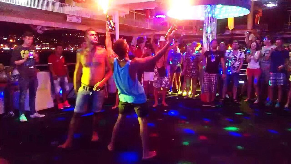 Ночная дискотека на яхте STARCRAFT в Алании