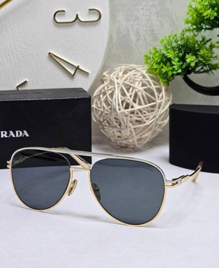 Очки Prada