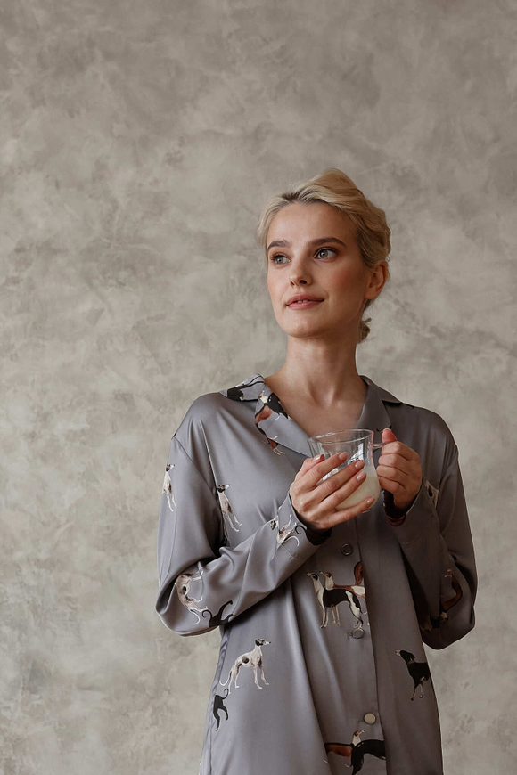 Шелковая рубашка удлиненная с борзыми серебро 48 - 50