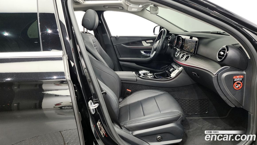Mercedes-Benz E-Class W213 E220d Avangarde (10.2019)